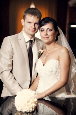 mutlu bir genç, güzel gelin ve onun yakışıklı Damat Düğün gününde.