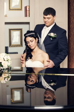 yeni evliler. piyano gelin