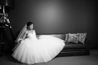 çok güzel bir gelin kapalı portresi