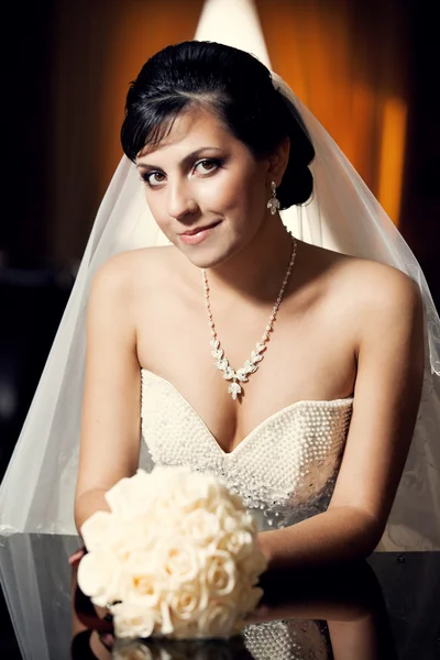 Ritratto di bella sposa — Foto Stock