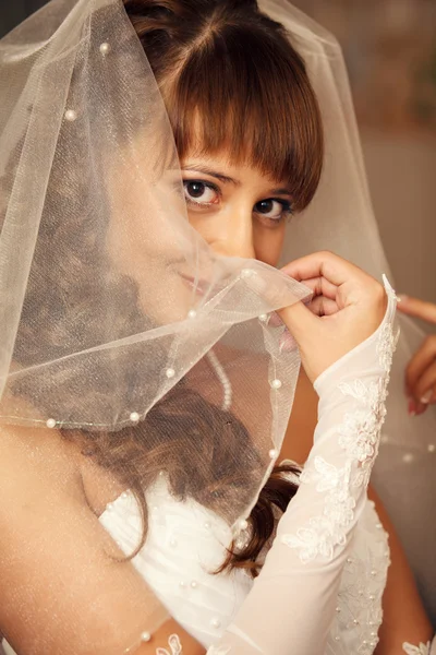 Retrato de noiva bonita. Vestido de noiva. Decoração de casamento — Fotografia de Stock