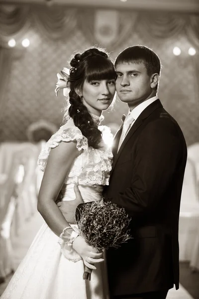 Bruid en bruidegom. retro-stijl foto — Stockfoto