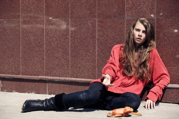 Homeless girl — Stock Photo, Image