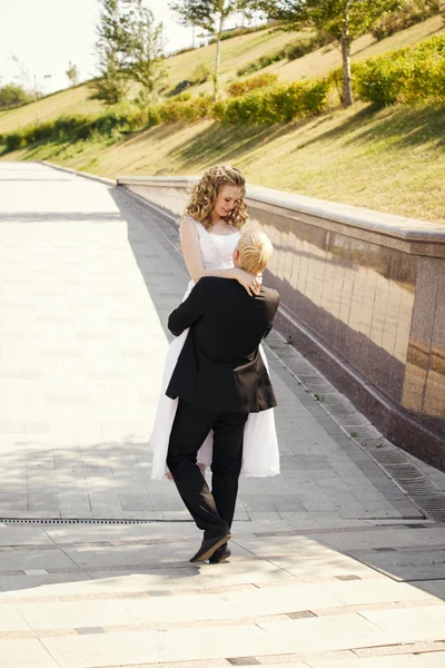 Newlyweds — Stock Photo, Image