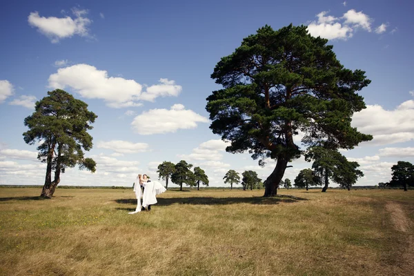 Pasgetrouwden — Stockfoto