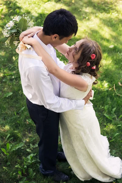 Novia y novio —  Fotos de Stock