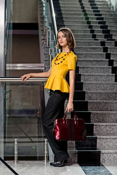 Portrait of beautiful young woman — Stock Photo, Image