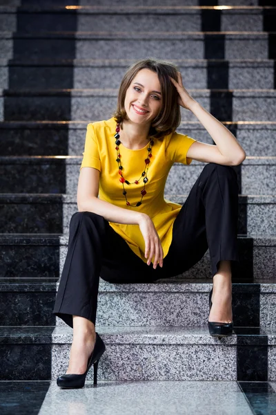 Portrait of beautiful young woman — Stock Photo, Image