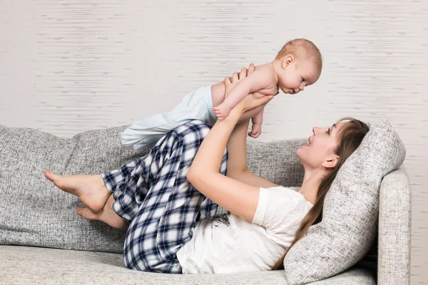 Lycklig familj — Stockfoto