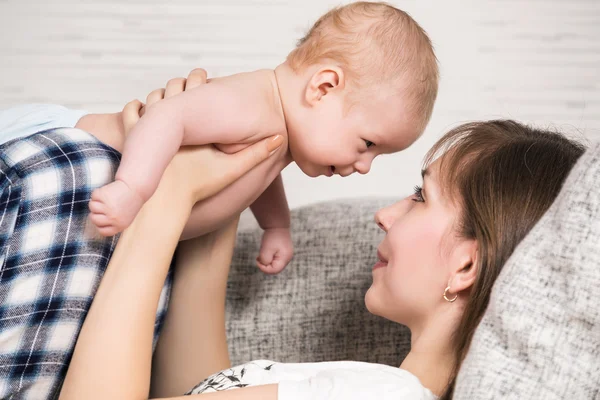 Lycklig familj — Stockfoto