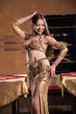Göbek Dansçısı