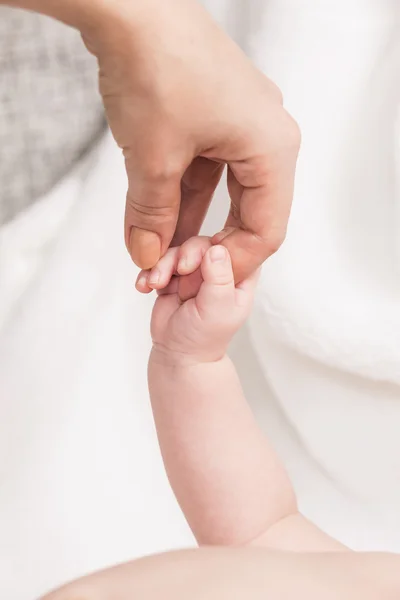 Cuidados da mãe — Fotografia de Stock