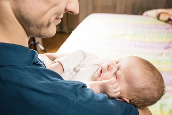 Far med baby — Stockfoto