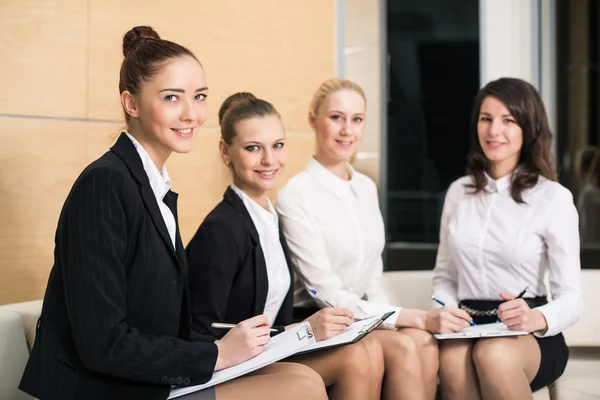 Vier vrouwelijke ondernemers — Stockfoto