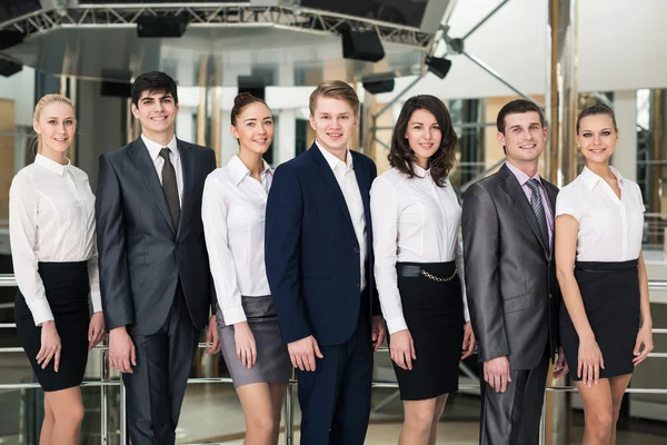 Equipe de negócios sorridente e confiante — Fotografia de Stock