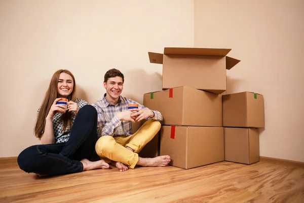 Pareja bebiendo té — Foto de Stock