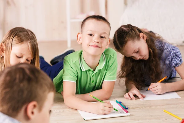 Grupo de niños —  Fotos de Stock