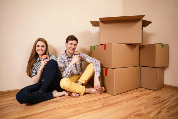 Pareja bebiendo té —  Fotos de Stock