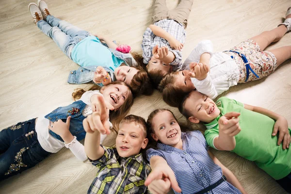 Gruppo di bambini felici — Foto Stock