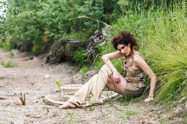 Fille dans un désert — Photo