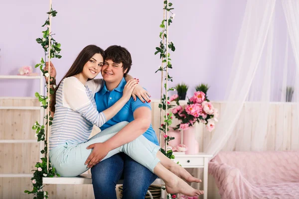 Couple on a swing — Stock Photo, Image