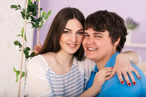 Couple on a swing — Stock Photo, Image