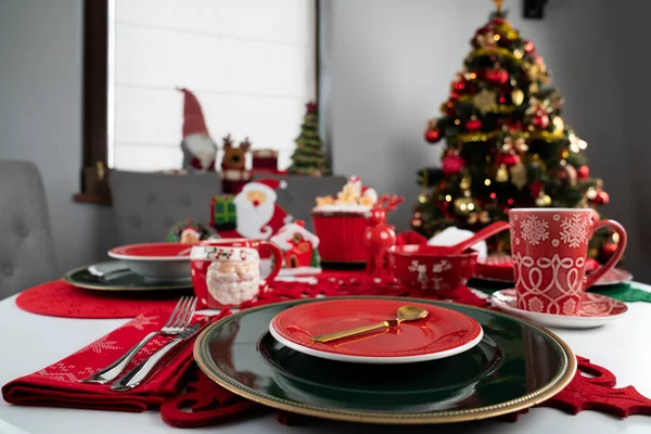 크리스마스 테이블 크리스마스 식기와 장식들 — 스톡 사진