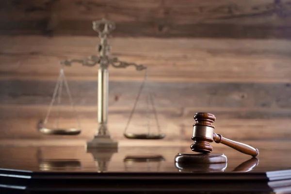 Судья Состав Символов Закона Справедливости Молоток Судей Шкала Скульптура Фемиды — стоковое фото