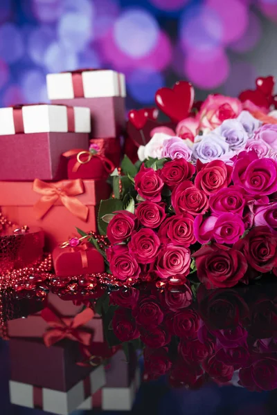 Tema San Valentino Regali Scatole Cuori Rossi Grande Mazzo Rose — Foto Stock