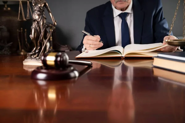 Judge Working Office Mallet Themis Statue Scale Documents Brown Shining — Stock Photo, Image