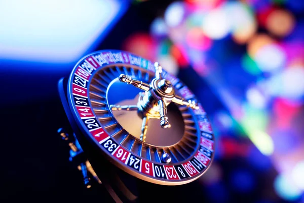 赌场的主题 色彩艳丽背景下的轮盘轮盘 — 图库照片