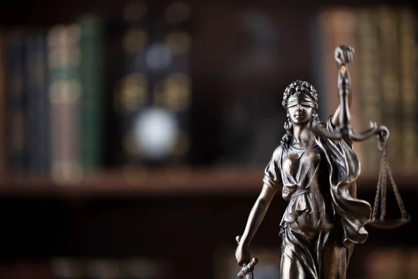 Rechter Kantoor Justitiesymbool Themis Sculptuur Bruine Achtergrond — Stockfoto