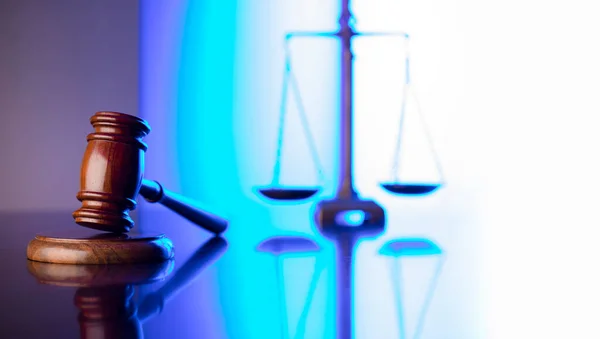 Jogi Fogalom Gavel Themis Szobra Jogi Kódexe Ügyvédi Irodában Kékfényű — Stock Fotó