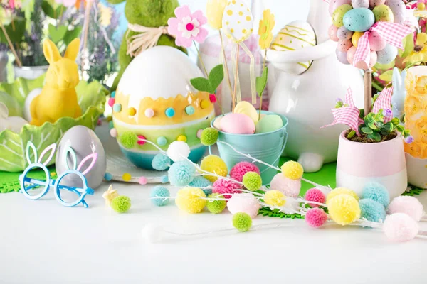 Easter Decorations Easter Bunny Easter Eggs Basket Cabbage Leaf Blue — Stock Photo, Image