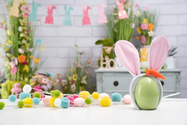 Великодній Час Великодні Прикраси Білому Тлі Пасхальний Кролик Великодні Яйця — стокове фото