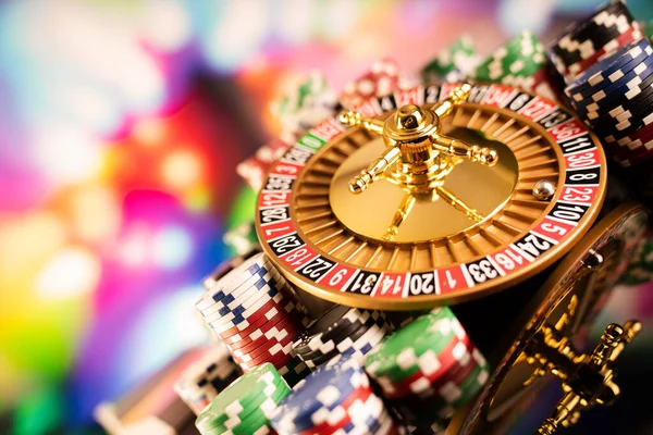 Kaszinó Téma Szerencsejáték Rulett Póker Zseton Egy Színes Bokeh Háttér — Stock Fotó