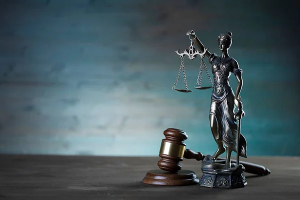 Lawyer Office Law Symbols Composition Judges Gavel Themis Sculpture Scale — Stockfoto