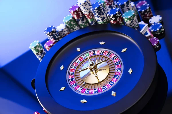 Kumarhane Teması Kumar Oyunları Mavi Arka Planda Rulet Poker Fişleri — Stok fotoğraf