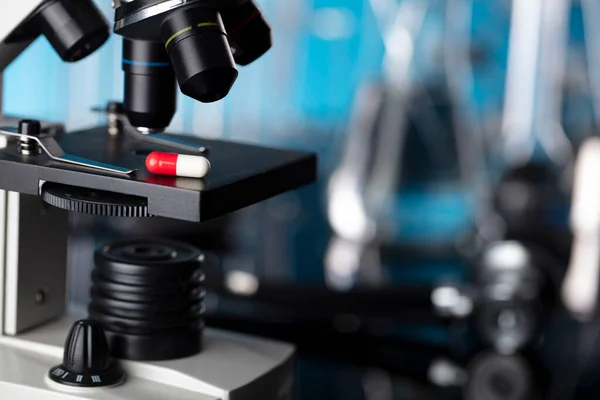Covid Karşı Test Ilaç Ile Ilgili Laboratuvar Araştırmaları Mikroskop Shethoscope — Stok fotoğraf