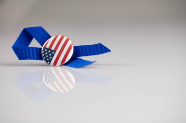 Bağımsızlık Günü teması. 4 Temmuz. Amerikan Bağımsızlık Bildirgesi. Amerikan bayrağı. Kırmızı ve mavi.