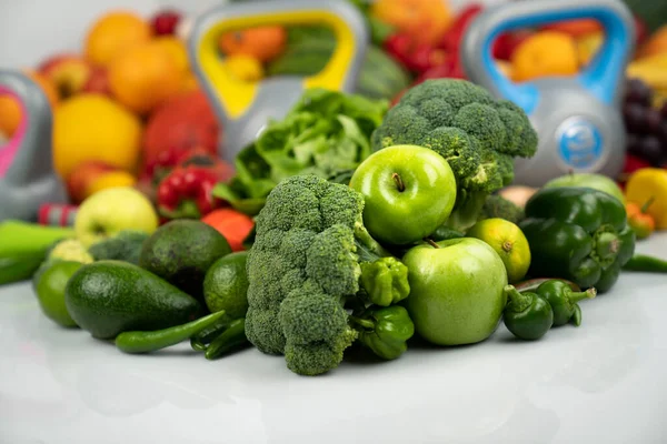 Fitness Konzept Gesunde Ernährung Obst Und Gemüse Geräte Für Fitnessübungen — Stockfoto