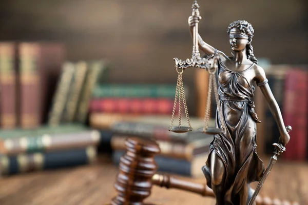 Law Theme Judge Office Themis Sculpture Legal Books Judge Desk — Stock Photo, Image