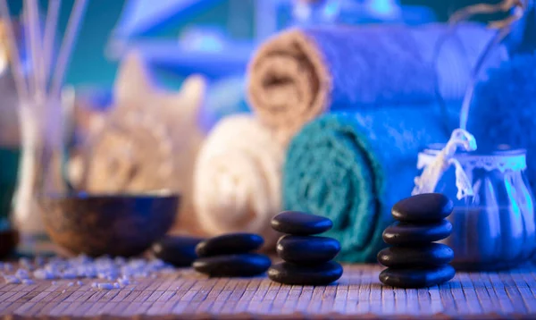 Spa Wellness Concept Bottles Bath Spa Cosmetics Rolled Towels Bath — Foto Stock