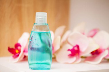 Kaplıca tedavisi ahşap masa üzerinde güzel kompozisyon