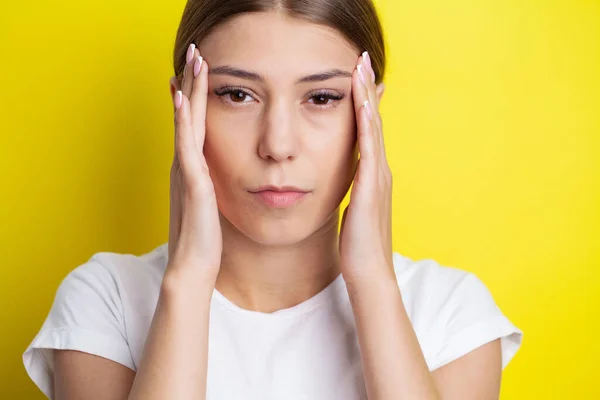 Young Woman Holding Her Head In Pain Suffering From A Headache — Stock Photo, Image