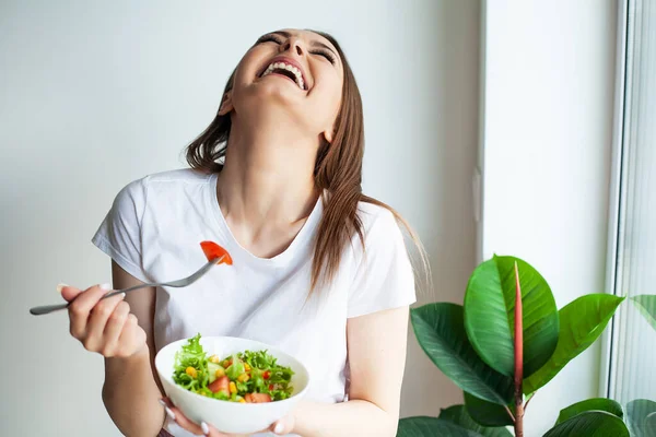 Healthy Lifestyle Woman Eating Salad Smiling Happy Light Kitchen — Stock Photo, Image