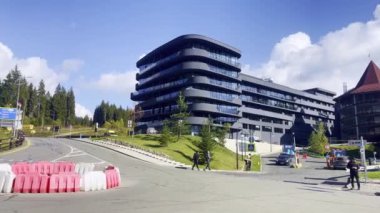 Bukovel, Ukrayna - Ekim 2022: Bukovel tatil beldesindeki Buka Oteli.
