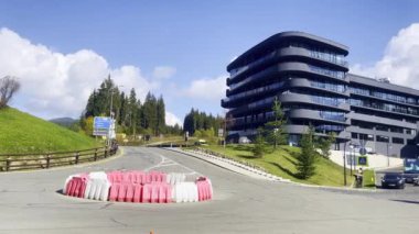 Bukovel, Ukrayna - Ekim 2022: Bukovel tatil beldesindeki Buka Oteli.