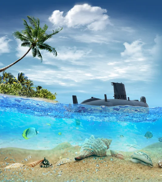 Submarine near the tropical island — Stock Photo, Image