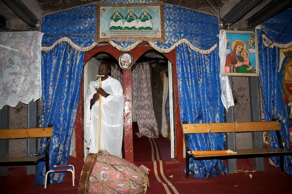 Sacerdote en la iglesia Adadi Maryam Etiopía — Foto de Stock